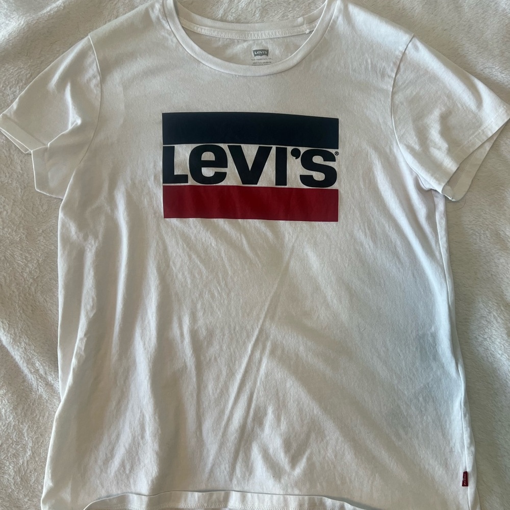 Levi’s size large shirt
